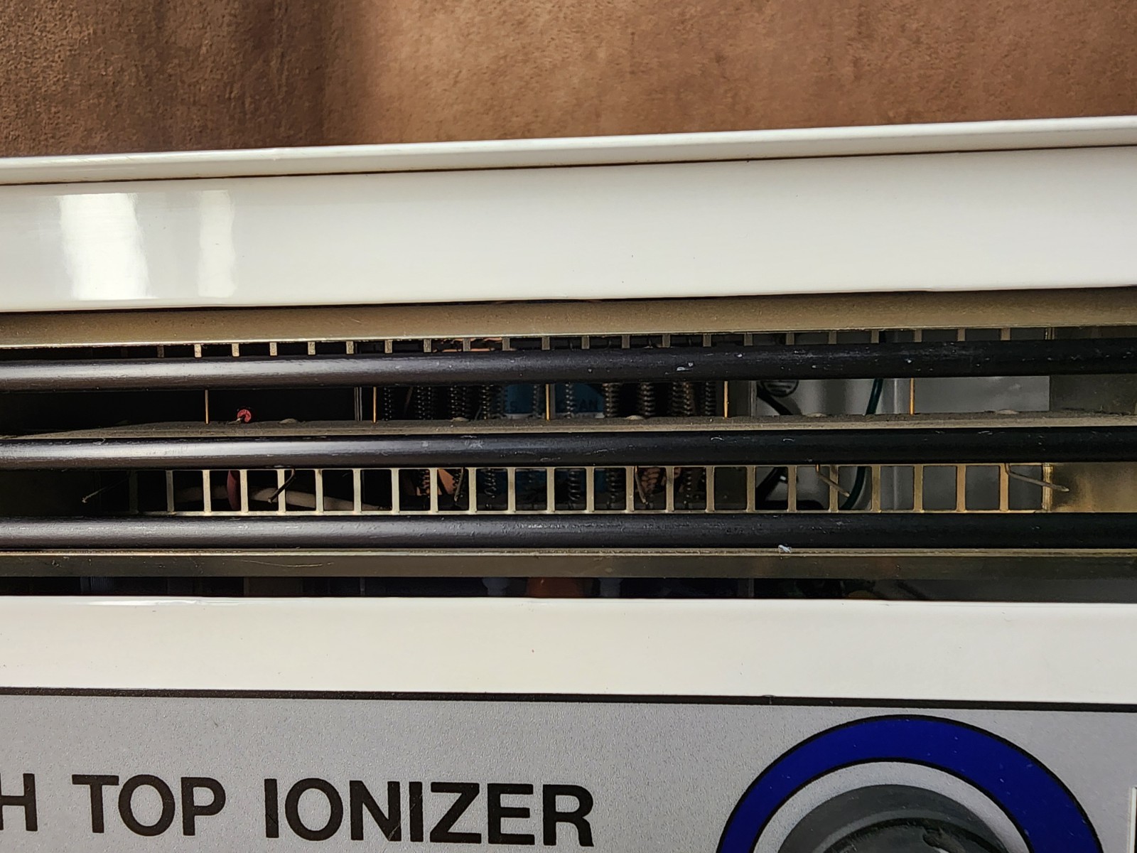 Desco 19500 Bench Top Ionizer 120 VAC