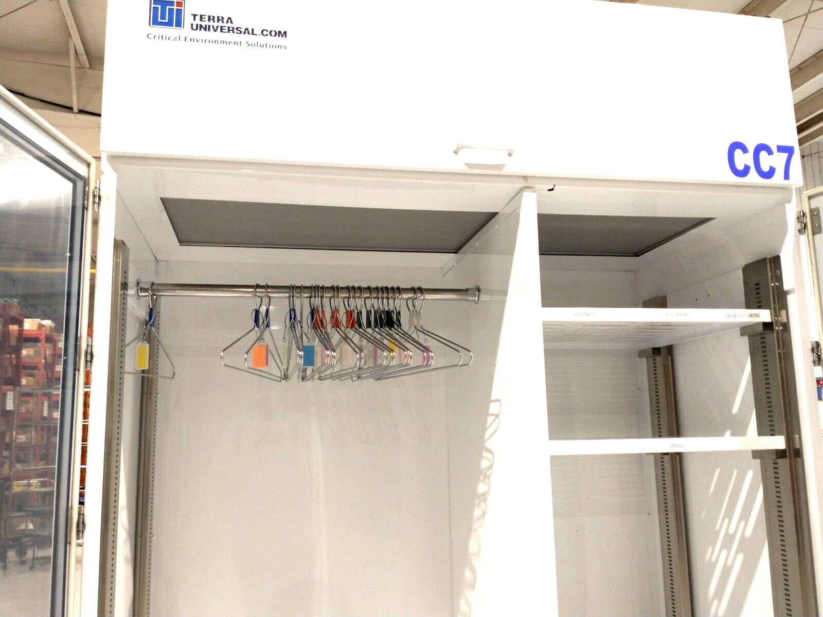 Terra Universal 4101-20D-HD Garment Cabinet w/ HEPA Filter/Blower, 52″W x 26.5″D