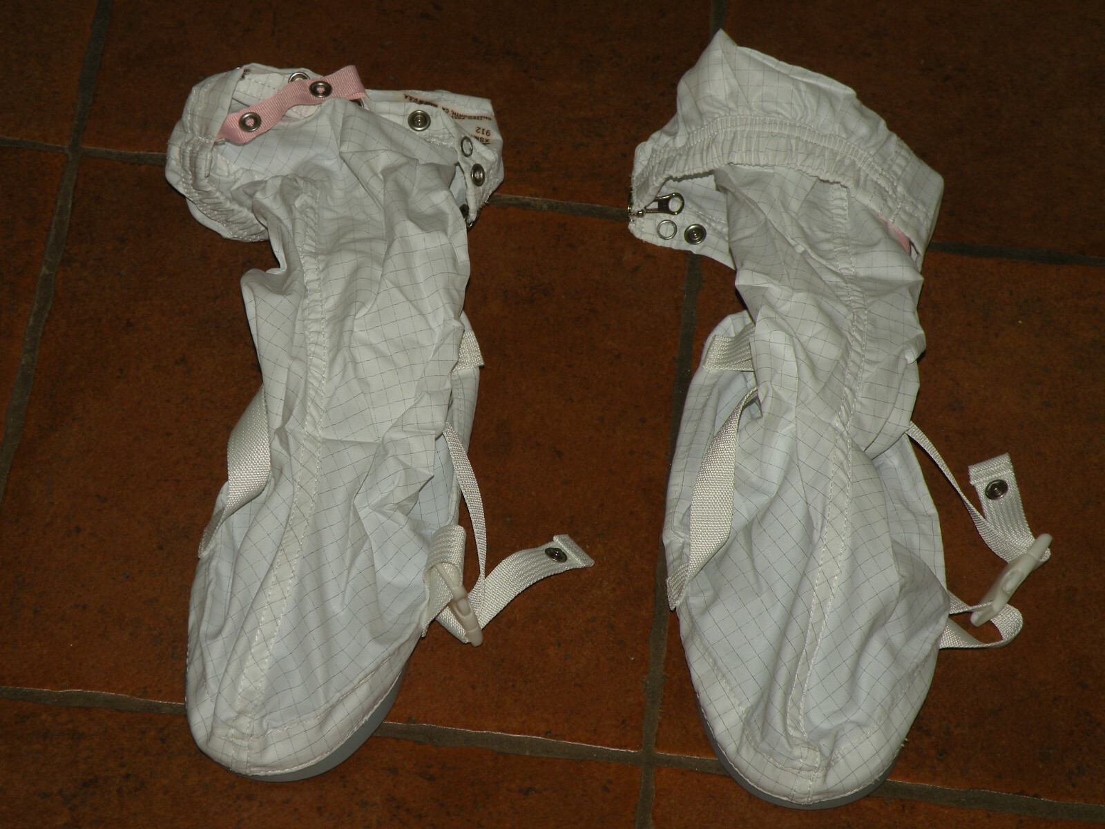 (1) HI-Tec Garments Cleanroom Washable / Reusable Shoe / Boot Covers XSmall