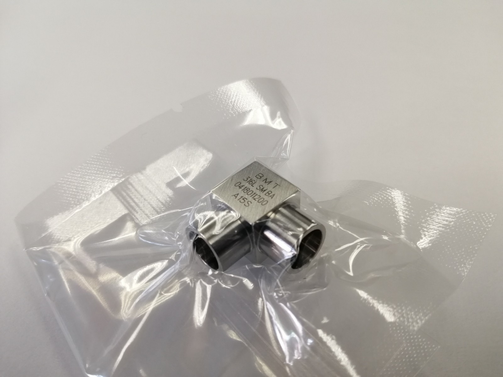 Superlok 3/8″ MicroFIT Weld UNION 90° ELBOW (Similar 6LV-6MW-9) LOT of 5