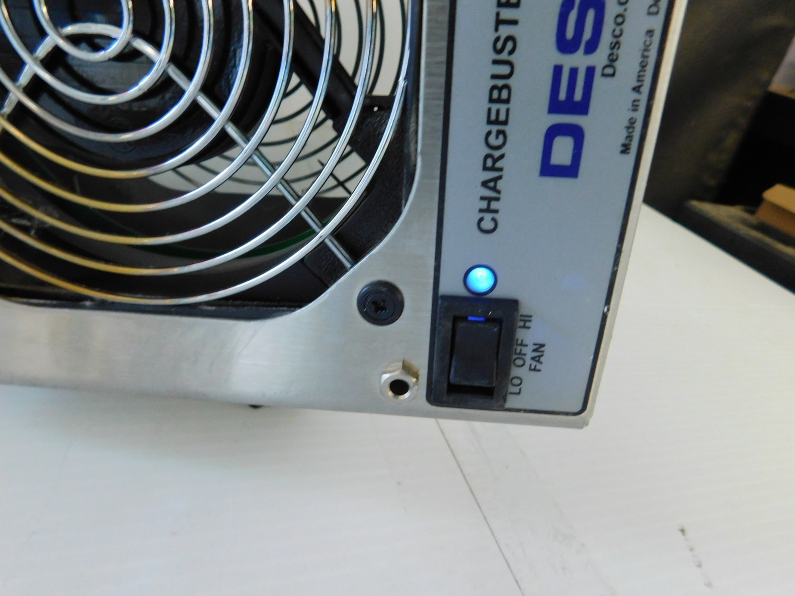 Desco 60500 ChargeBuster High Output Ionizer w/ EXTENSION ARM (QXG81)
