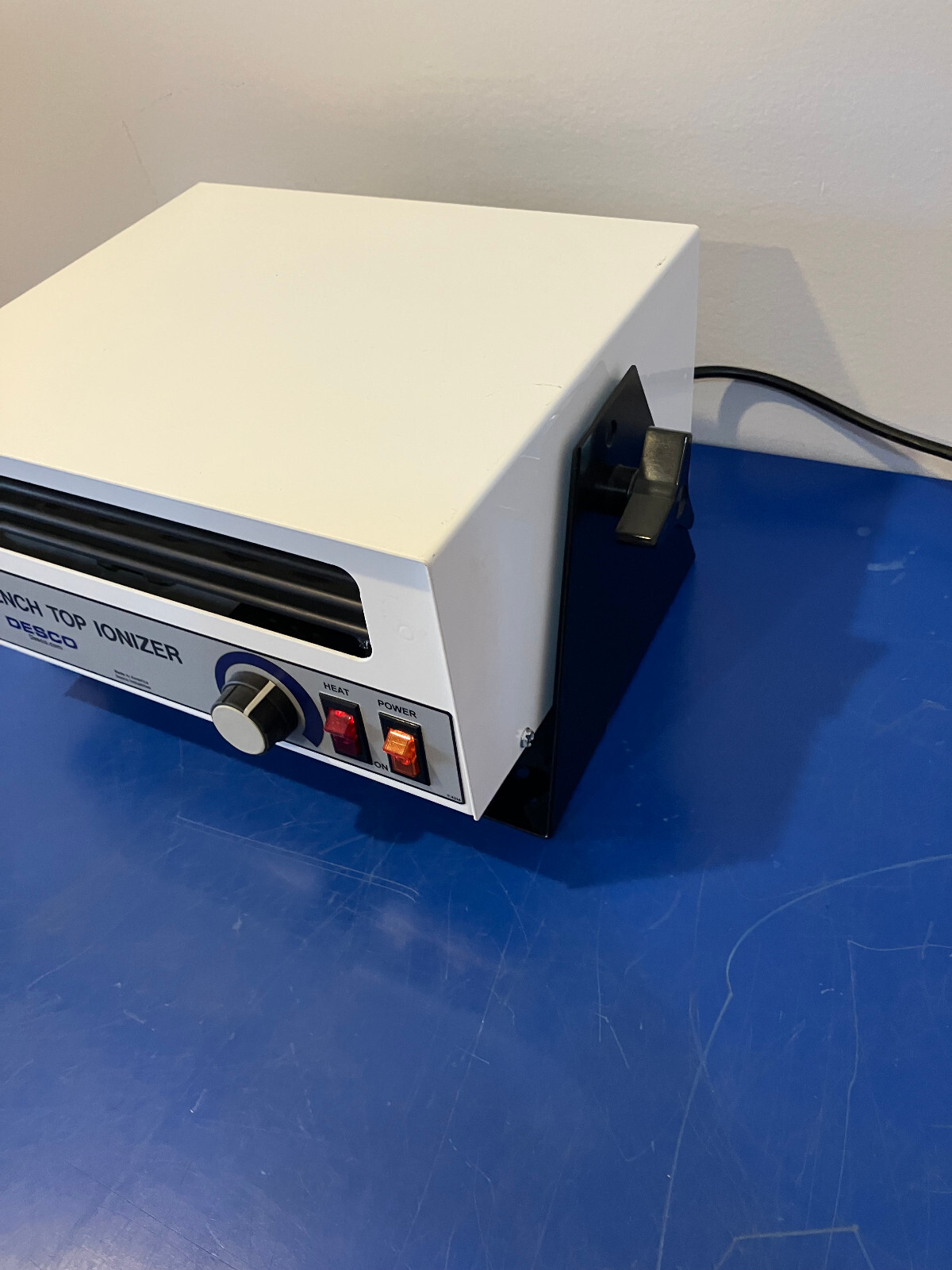 15323 Desco 19500 Bench top Ionizer 120v