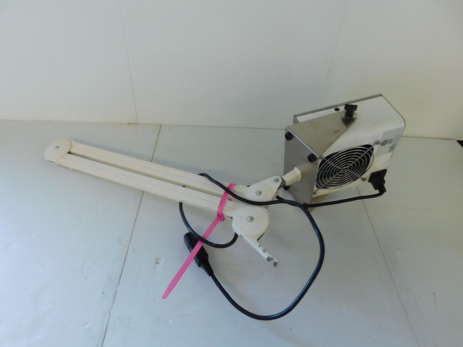 Desco 60500 ChargeBuster High Output Ionizer w/ EXTENSION ARM (QXG81)