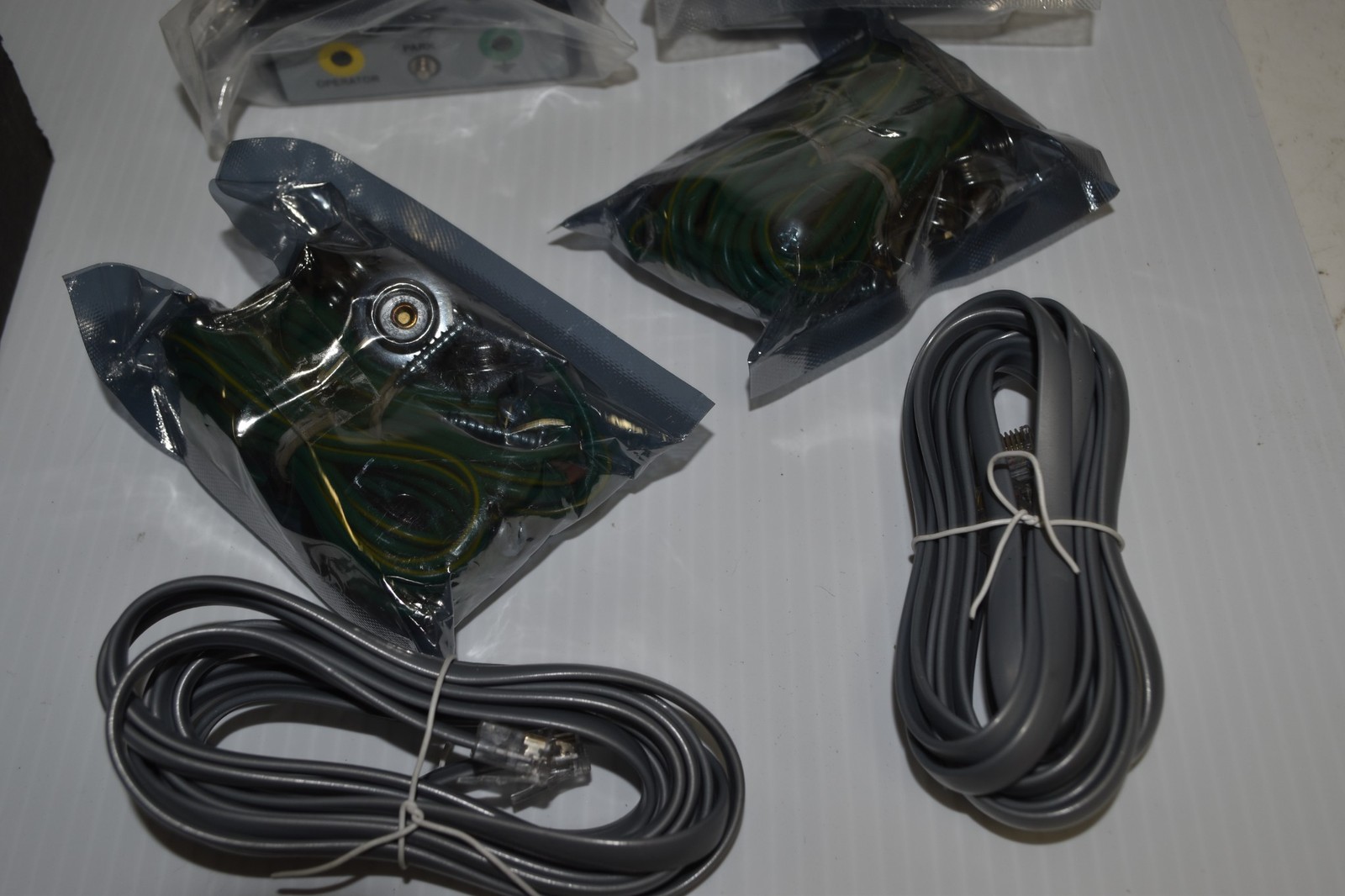DESCO 19235 DUAL MONITOR, OPERATOR AND REMOTES – NEW (LAT55)