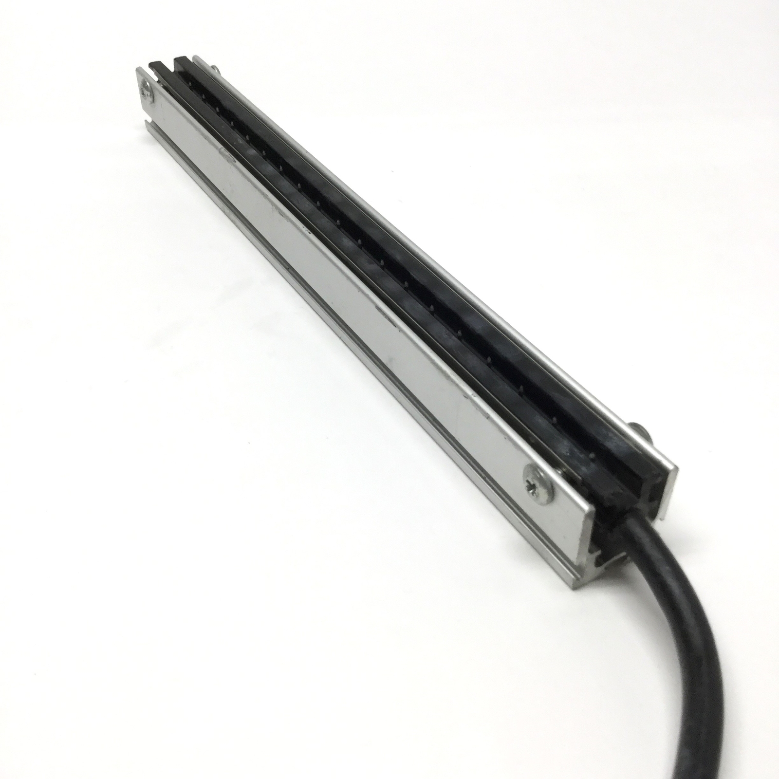 Simco 62R Shockless Static Elimination Neutralizing Bar, 7kVAC, Length 10.5″