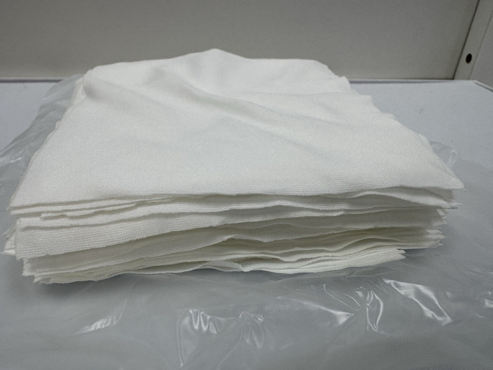 200PCS Cleanroom Wipers 9x9cm Lint Free Polyester Cleaning Cloth Screen Lens PCB