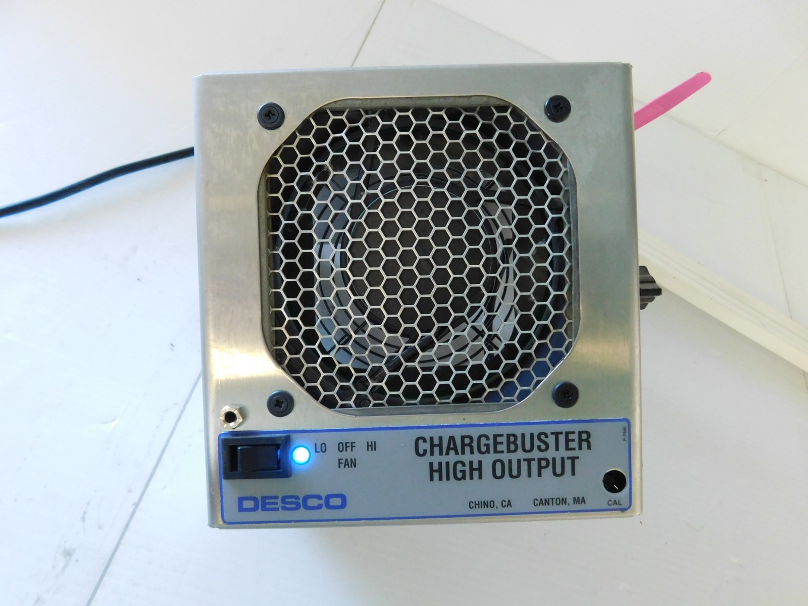 Desco 60500 ChargeBuster High Output Ionizer w/ EXTENSION ARM (QXG85)