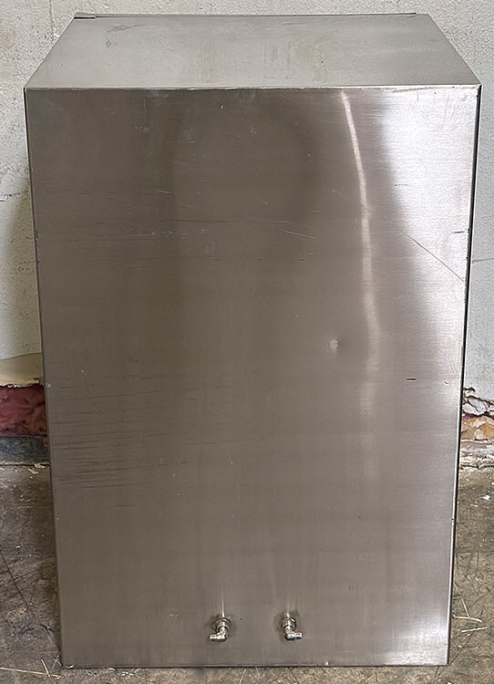 3 Door 23″W x 35″H x 22.75″D 304 Stainless Steel Desiccator/Cabinet N2 10+ cu.ft