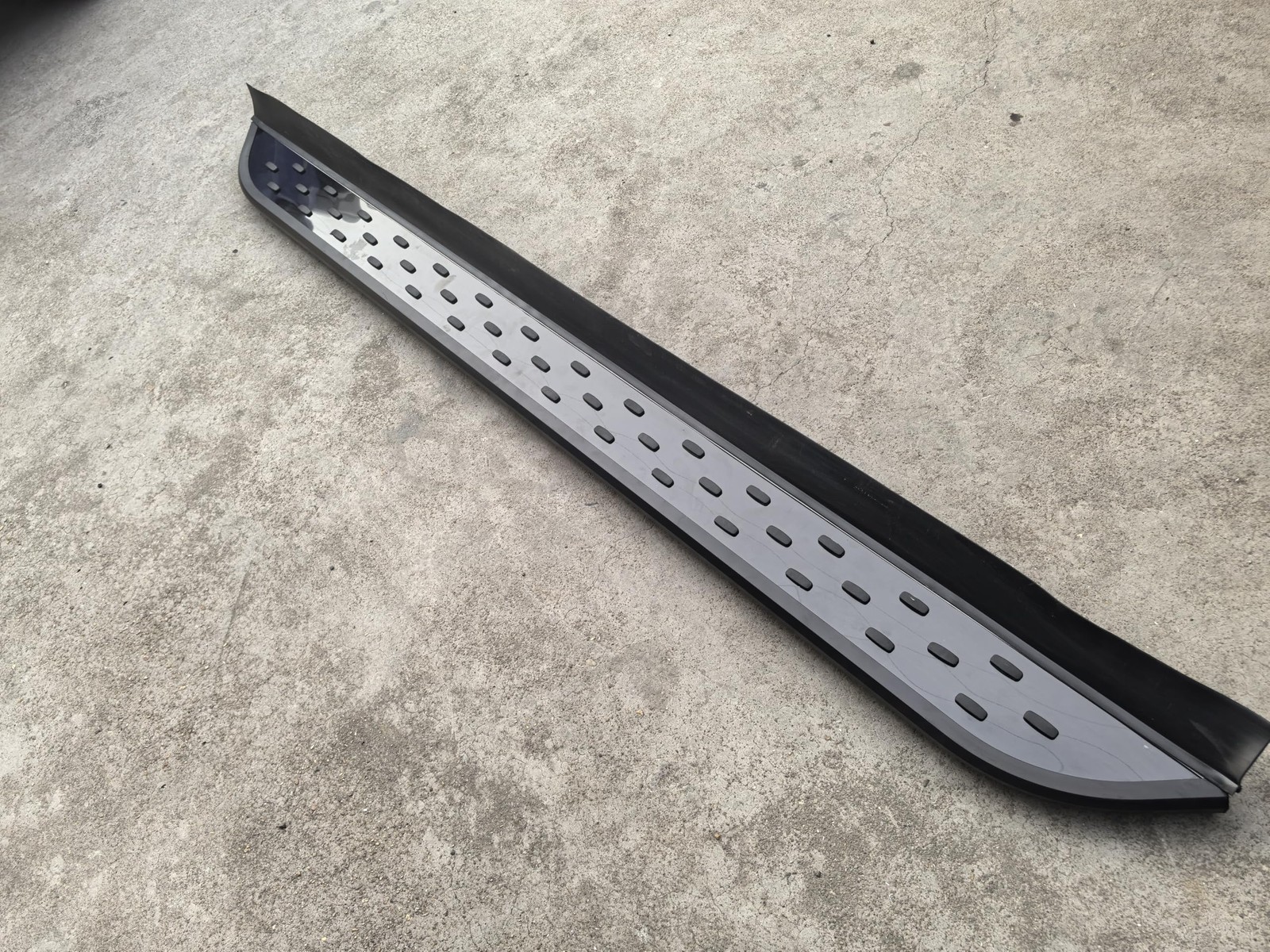 2Pcs Running Boards Step Bars for R1S 2021-2025 Fixed with Brackets