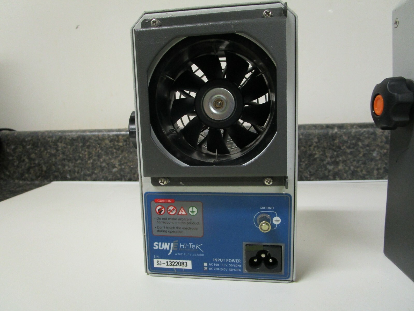 Qty (2) SunjE Hi-Tek SBL-18 Desktop Ion Ionizing Air Blower Fan – AS IS – READ