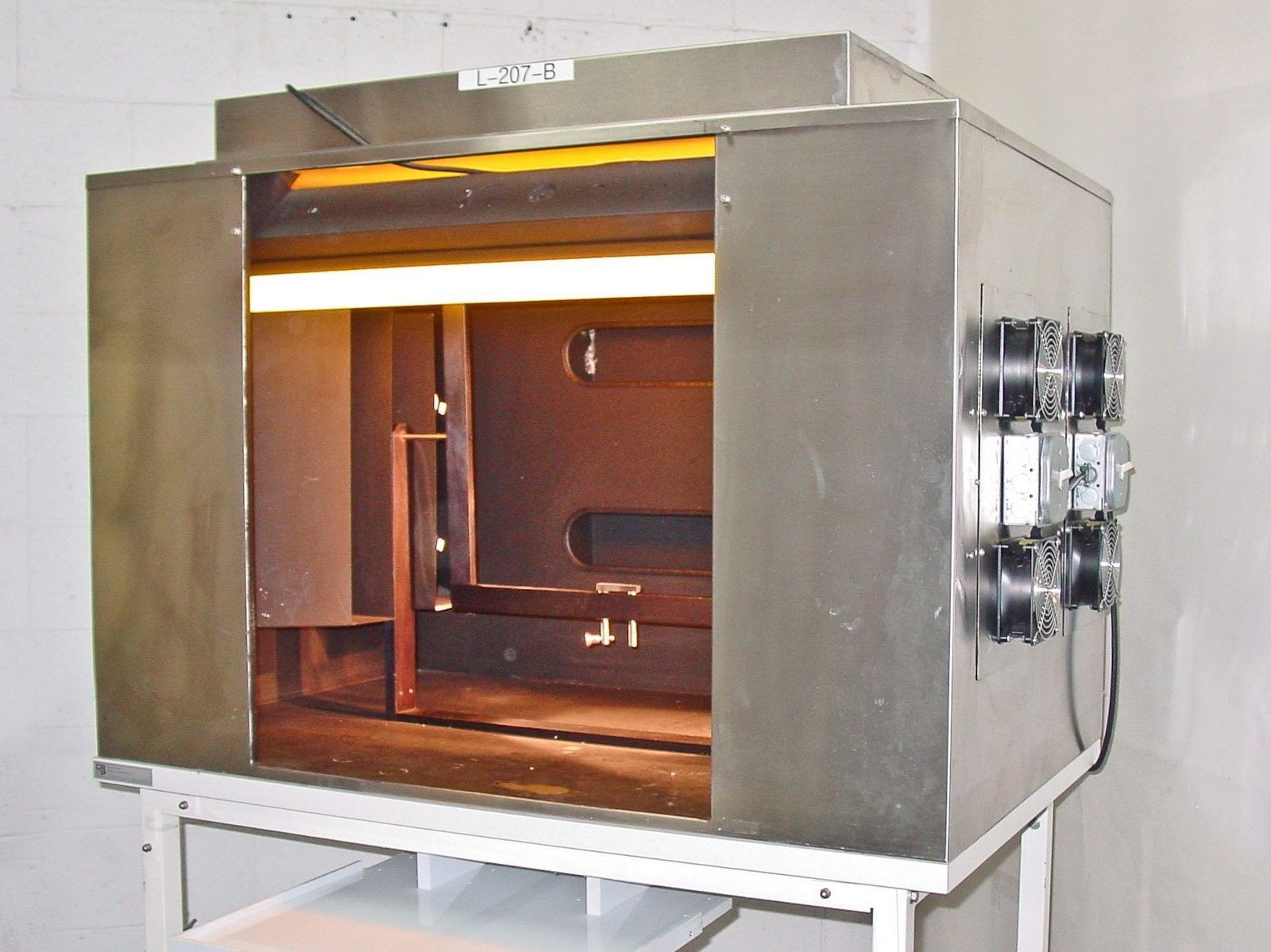 CRP L-207-B 26x29x30″ Custom Light Box Chamber w/ Table Stand – 120v 60Hz 270VA