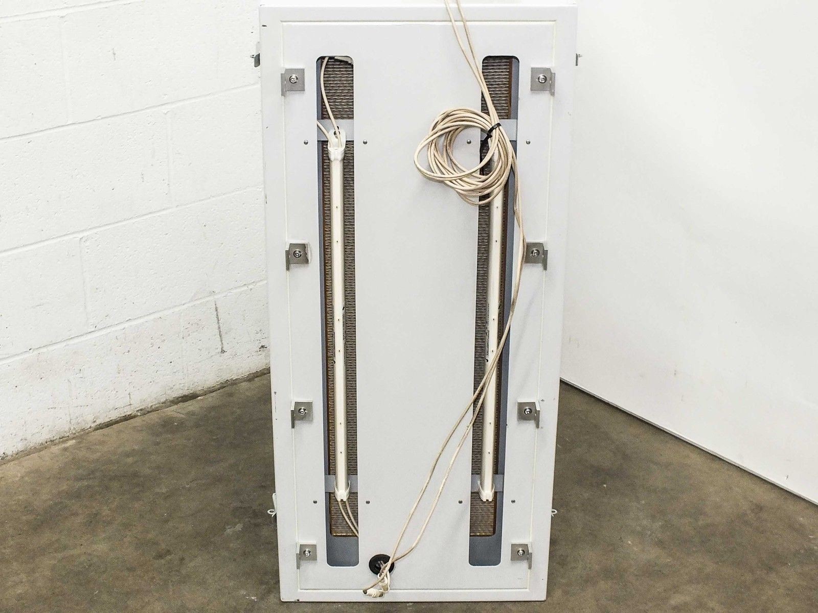 Hugle Electronics Laminar Flow Hood Blower 200VAC 3-Ph with Dual Ionizer Bar 430