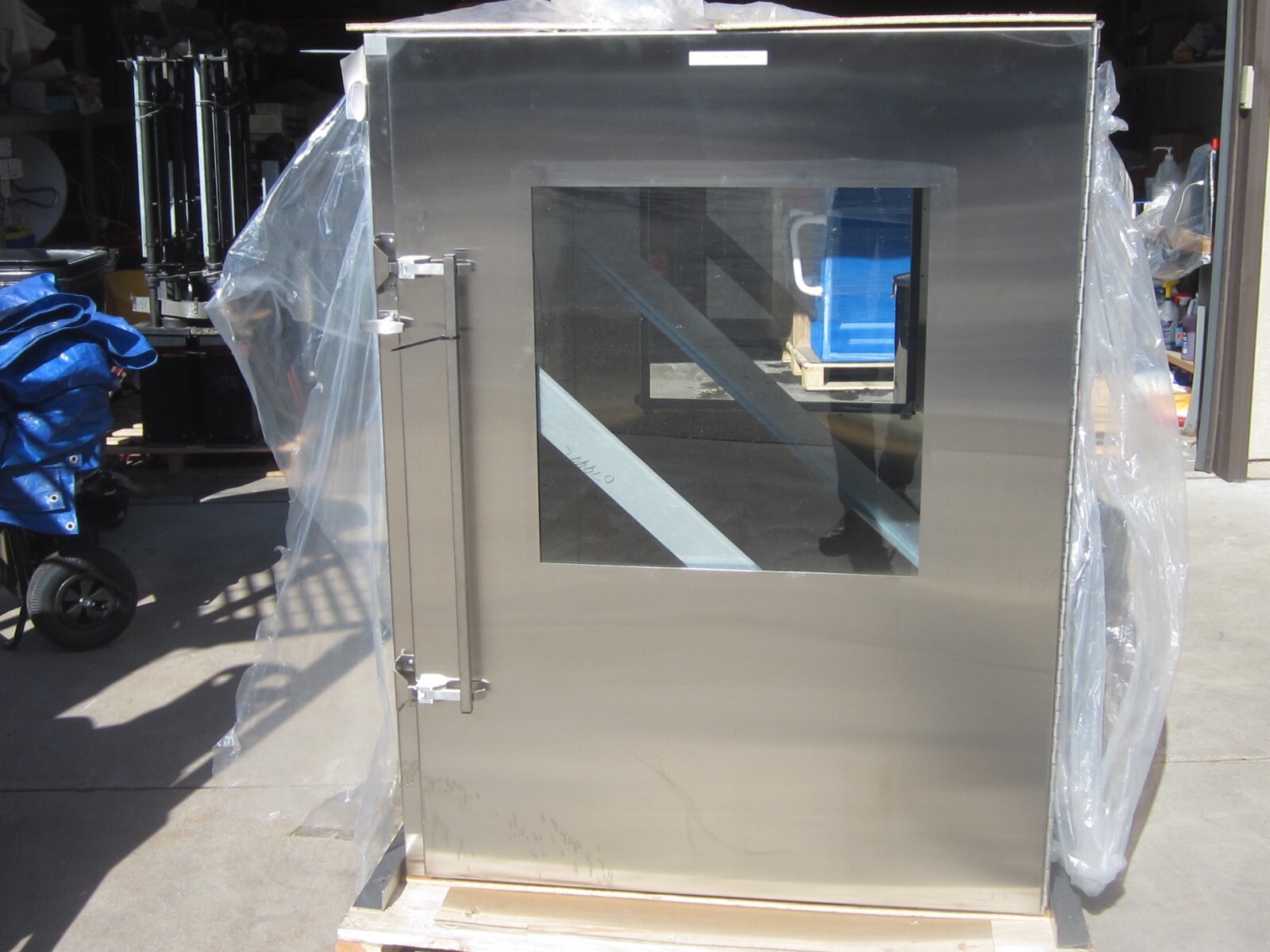 CLEAN AIR PRODUCTS CAP 18 FLOOR MOUNTED PASS THRU STAINLESS STEEL 42 X 60 X 54D