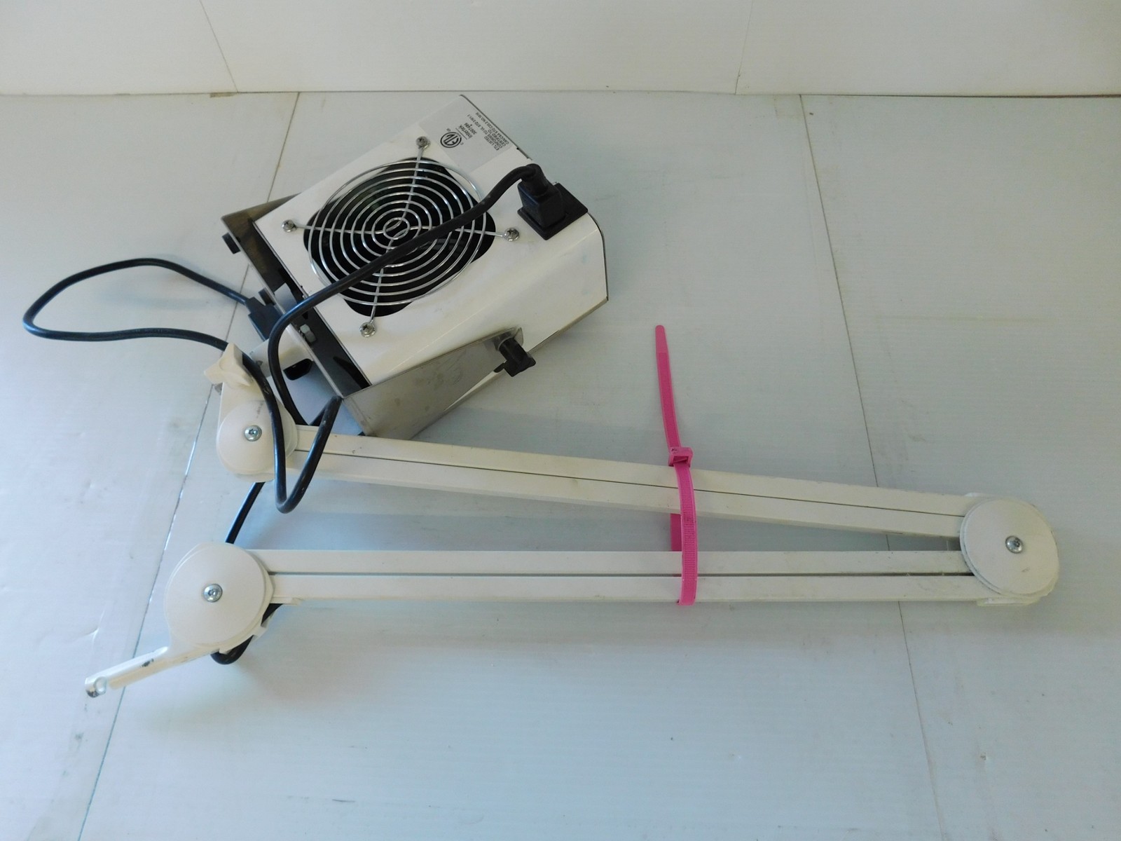 Desco 60500 ChargeBuster High Output Ionizer w/ EXTENSION ARM (QXG84)