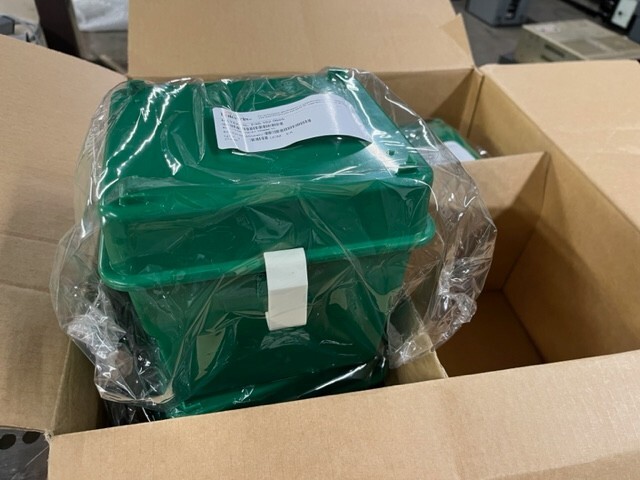 ENTEGRIS 150 mm (6 “) Wafer Storage Box, E90-102-0605, GREEN, NEW. LOT OF 4