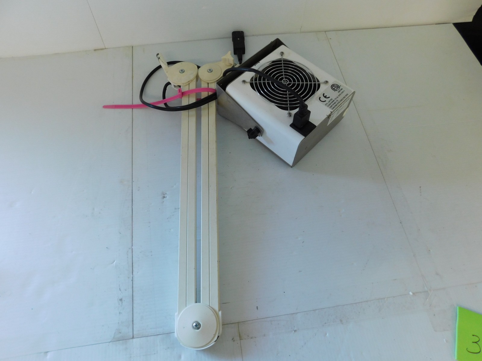 Desco 60500 ChargeBuster High Output Ionizer w/ EXTENSION ARM (QXG83)