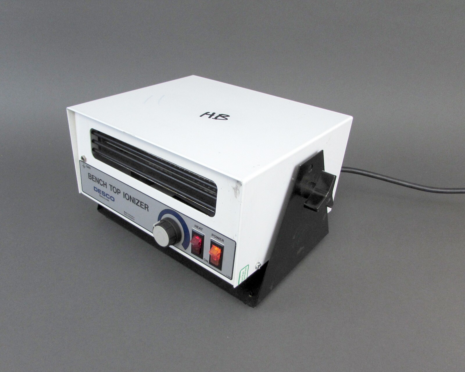 Desco 19500 Bench Top Ionizer/ Blower w/ Heat – 120VAC