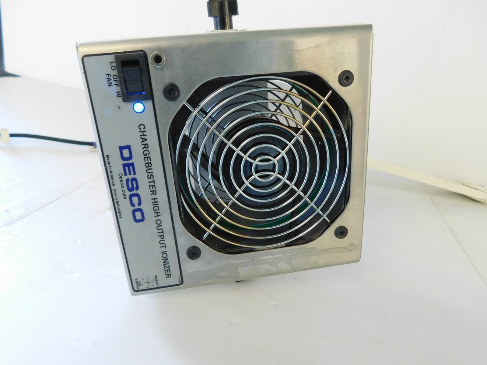 Desco 60500 ChargeBuster High Output Ionizer w/ EXTENSION ARM (QXG82)