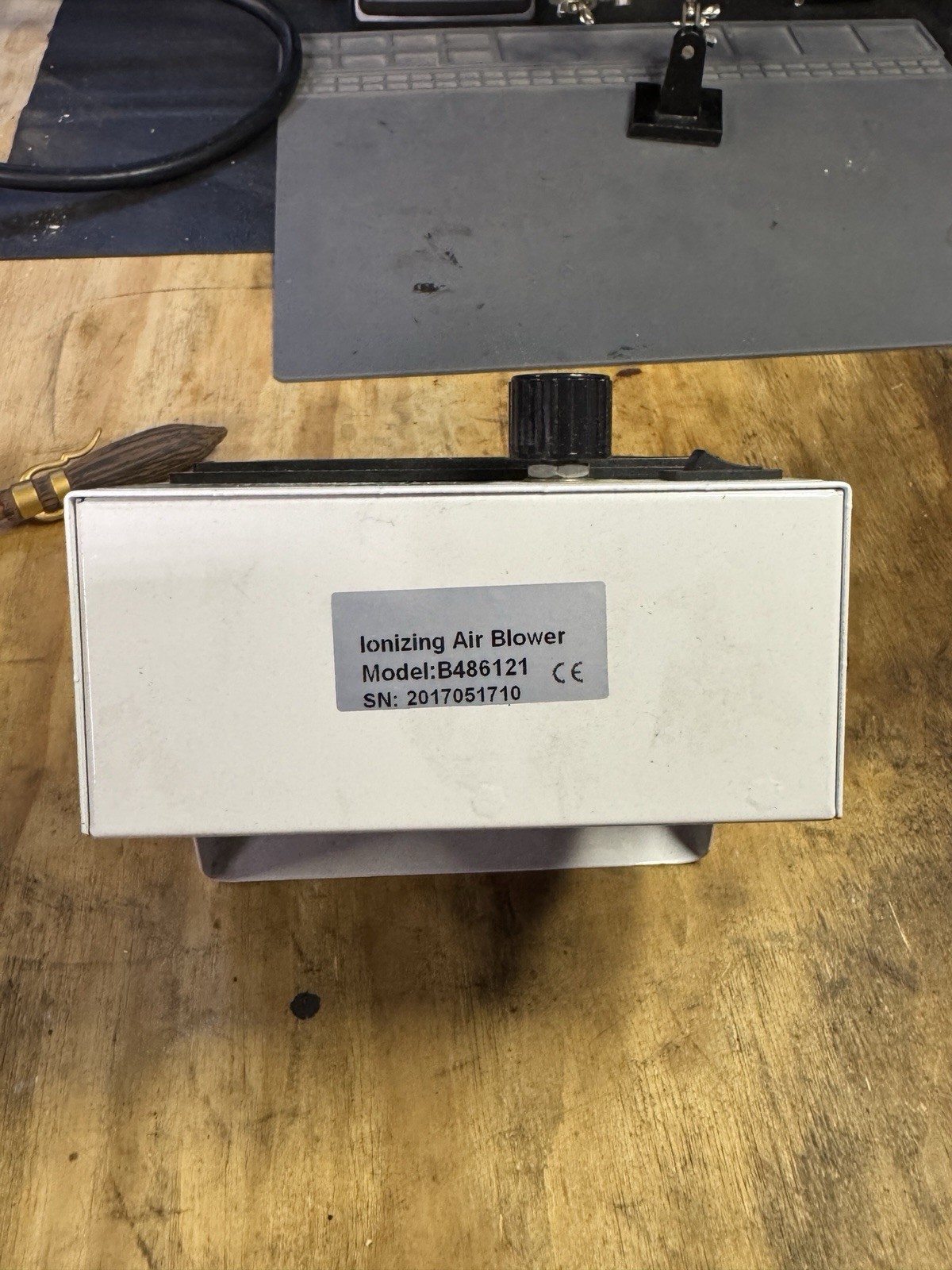Botron Bench Top Air Ionizer B486121 Ionizing Air Blower