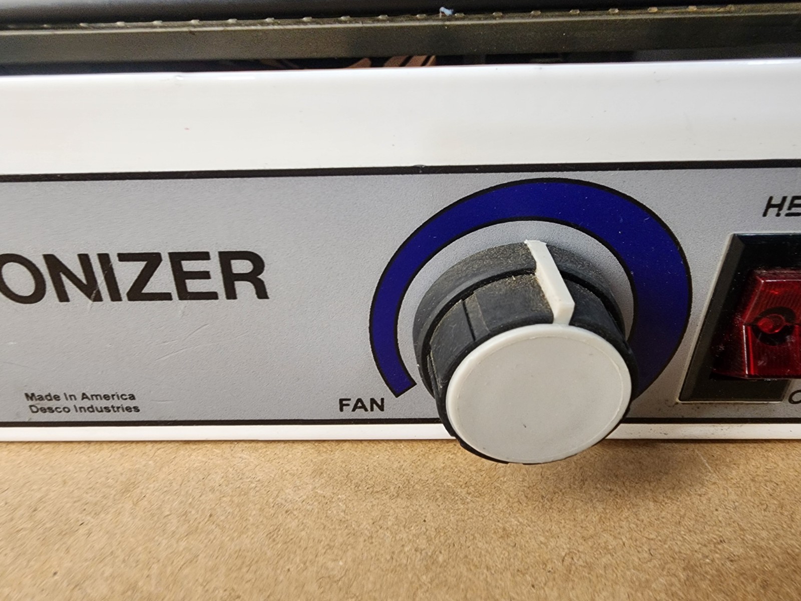 Desco 19500 Bench Top Ionizer 120 VAC