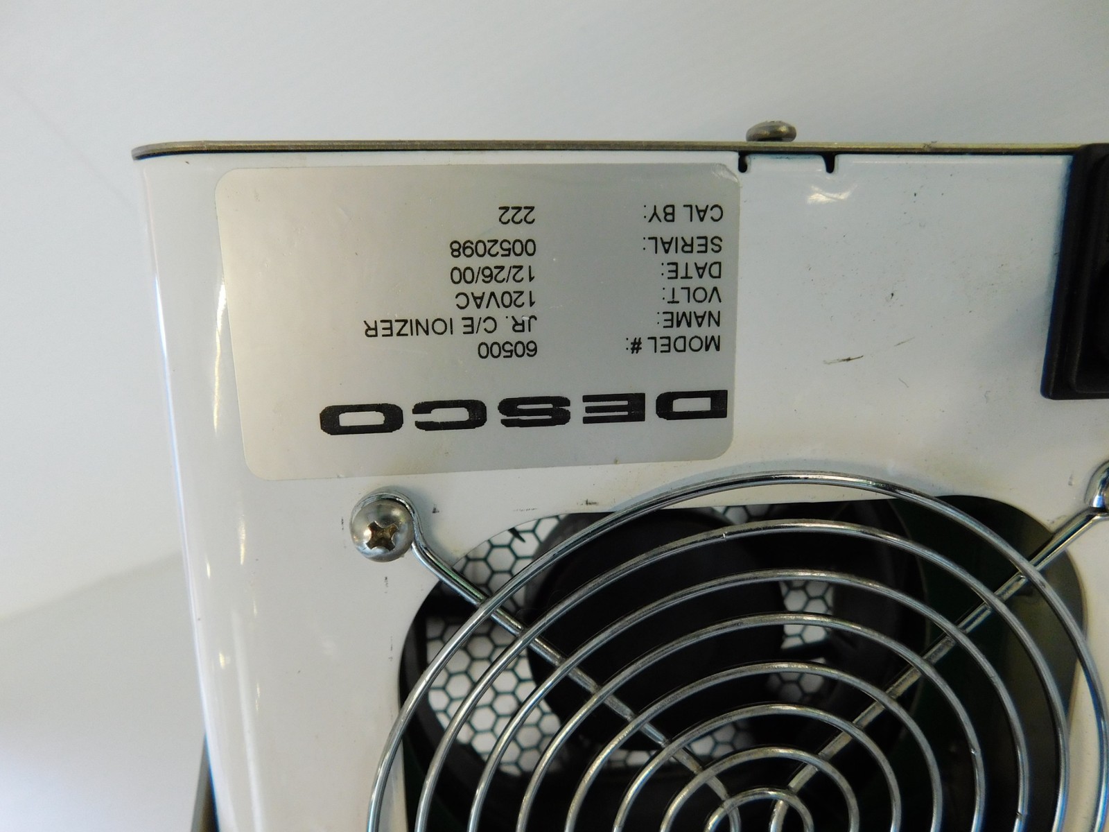 Desco 60500 ChargeBuster High Output Ionizer w/ EXTENSION ARM (QXG85)