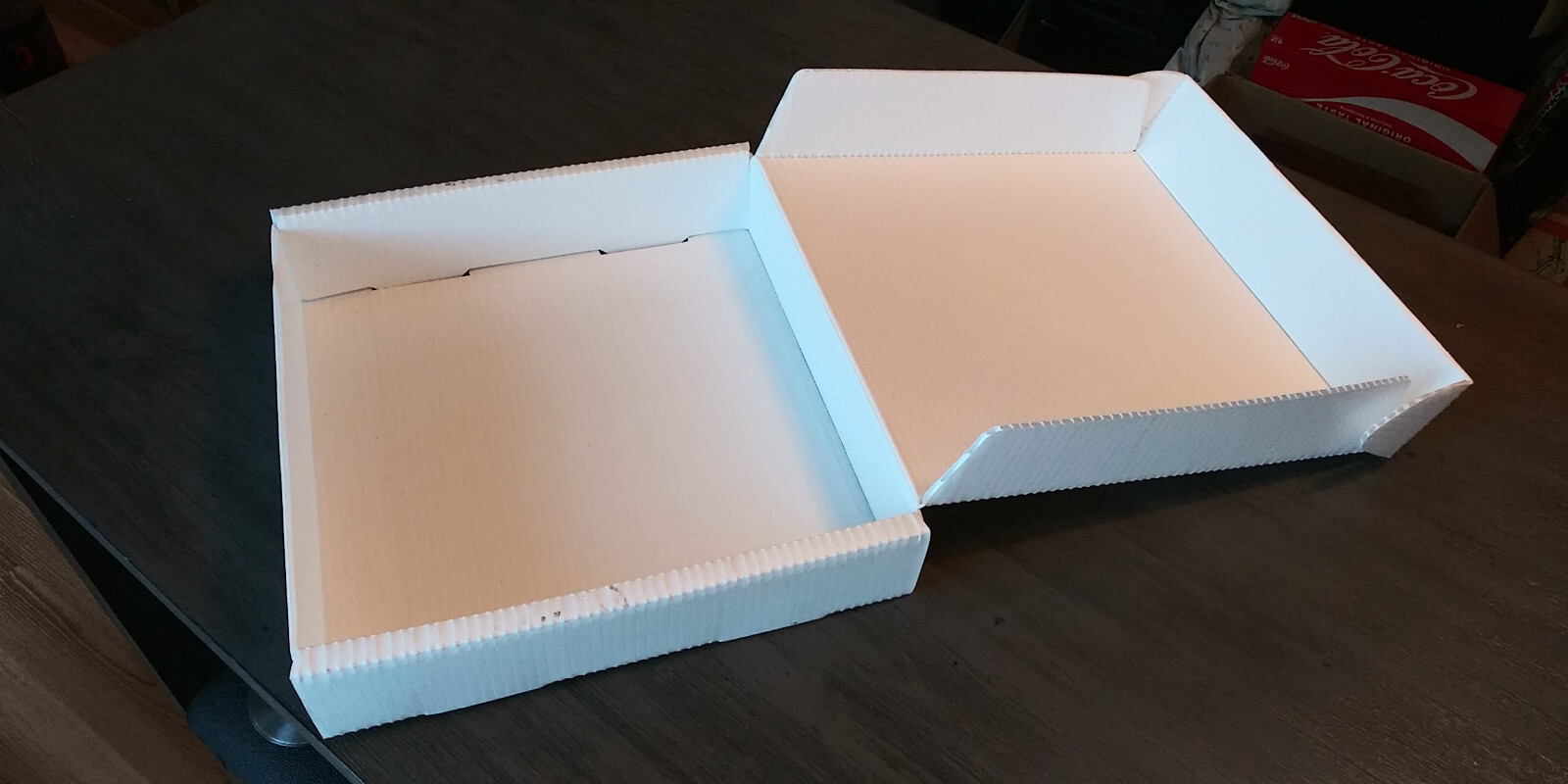 Corrugated Plastic Cleanroom Box – White – 13.5″ x 12.5″ x 2.75″ – 11oz – Used