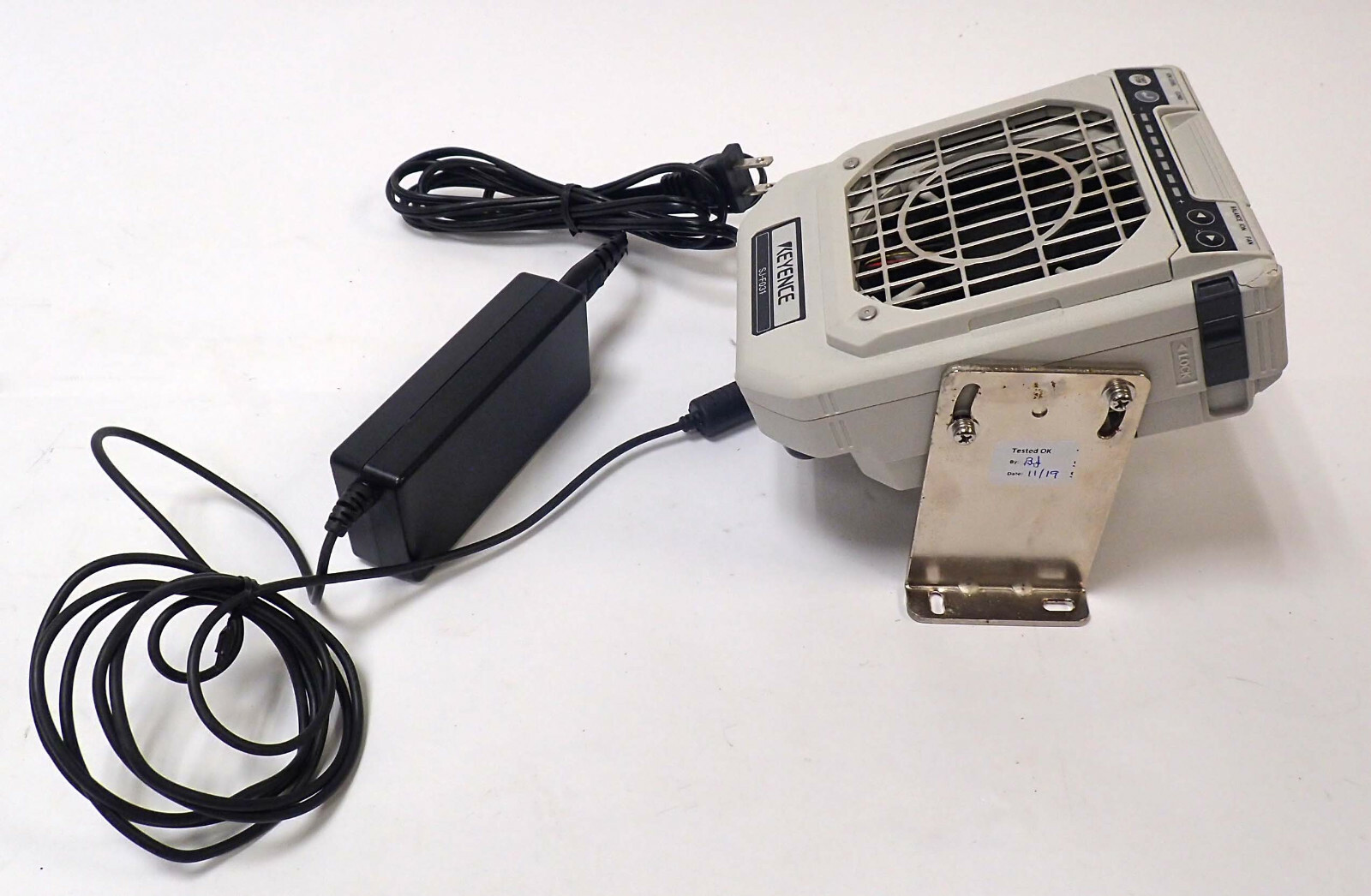 KEYENCE SJ-F031 HIGH-SPEED / LONG DISTANCE STATIC ELIMINATOR BLOWER 24VDC TESTED