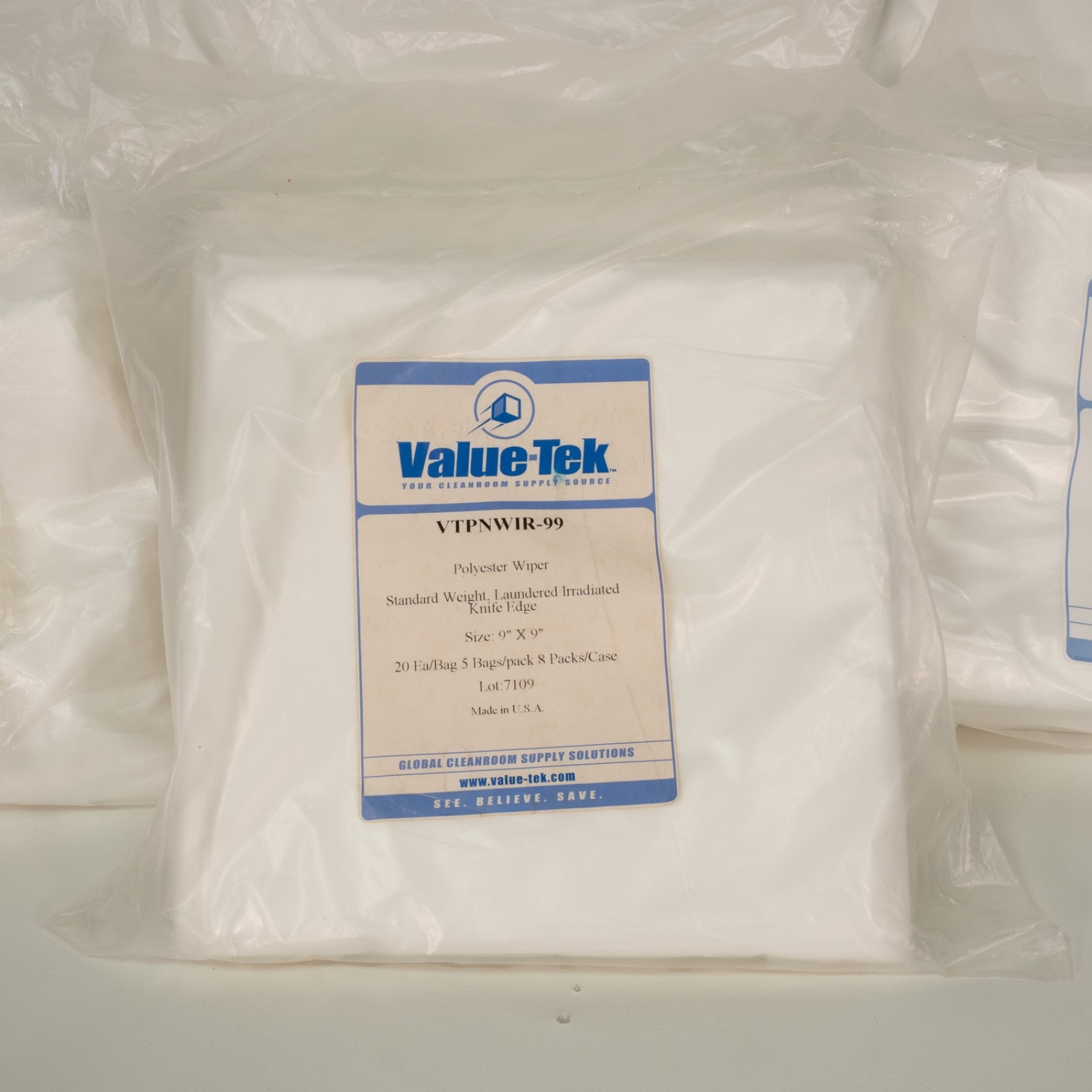 Value Tek Cleanroom Polyester Laboratory Wipers / 1800 CT – 4×4 & 100CT 9×9
