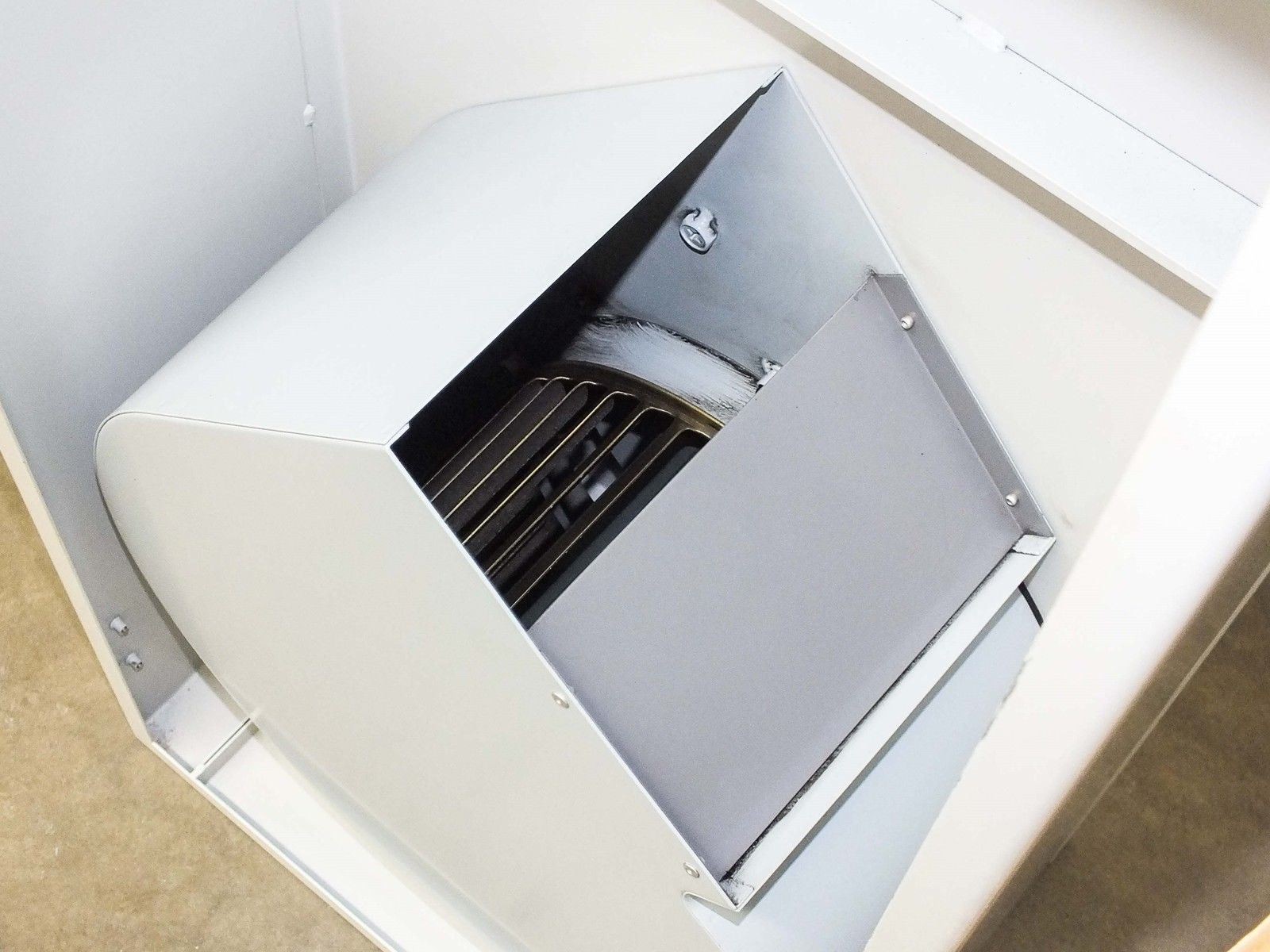 Hugle Electronics Laminar Flow Hood Blower 200VAC 3-Ph with Dual Ionizer Bar 430
