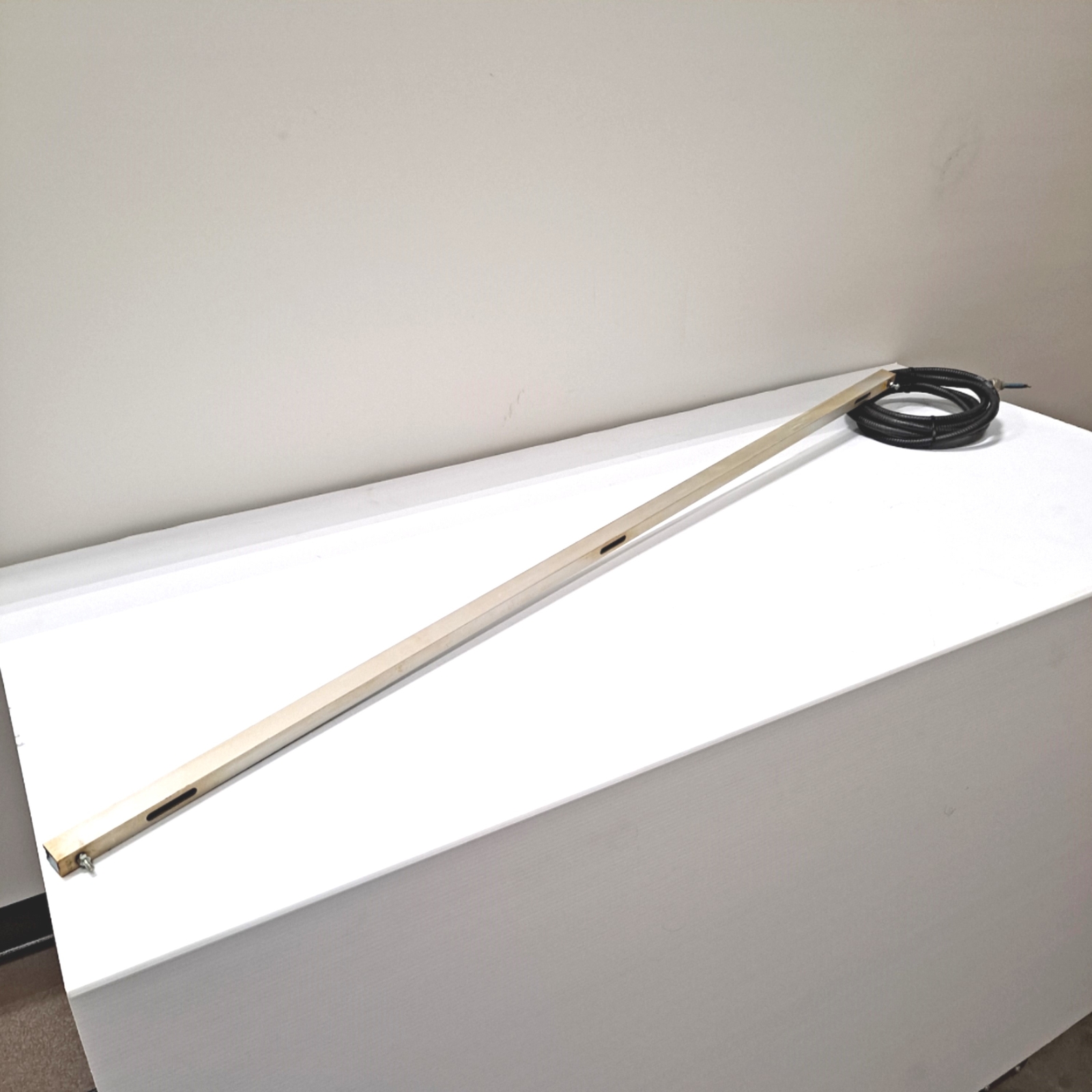 Simco MEB Static Neutralizing Bar, Effective Length: 43.5″, Rating: 7kV AC