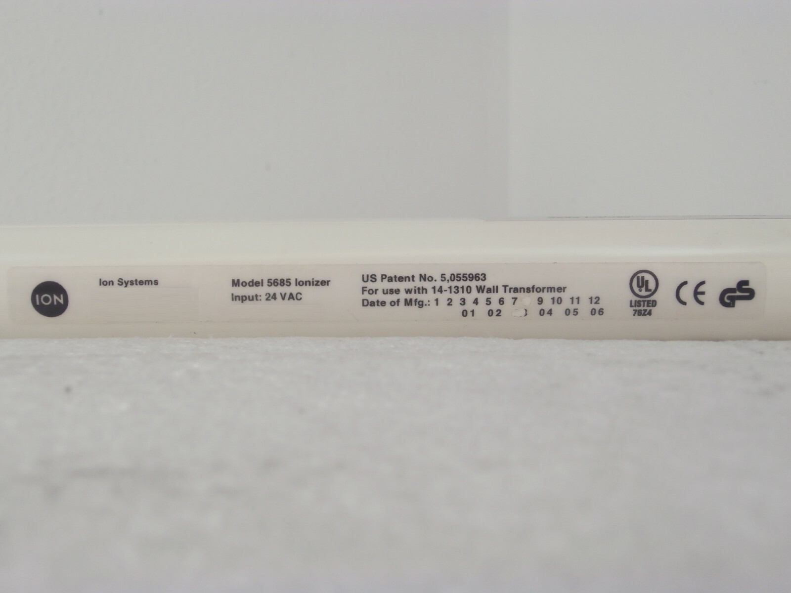 ION Systems 5685 22″ AeroBar Ionizer Bar Set of 2 FEI Company CLM-3D Working