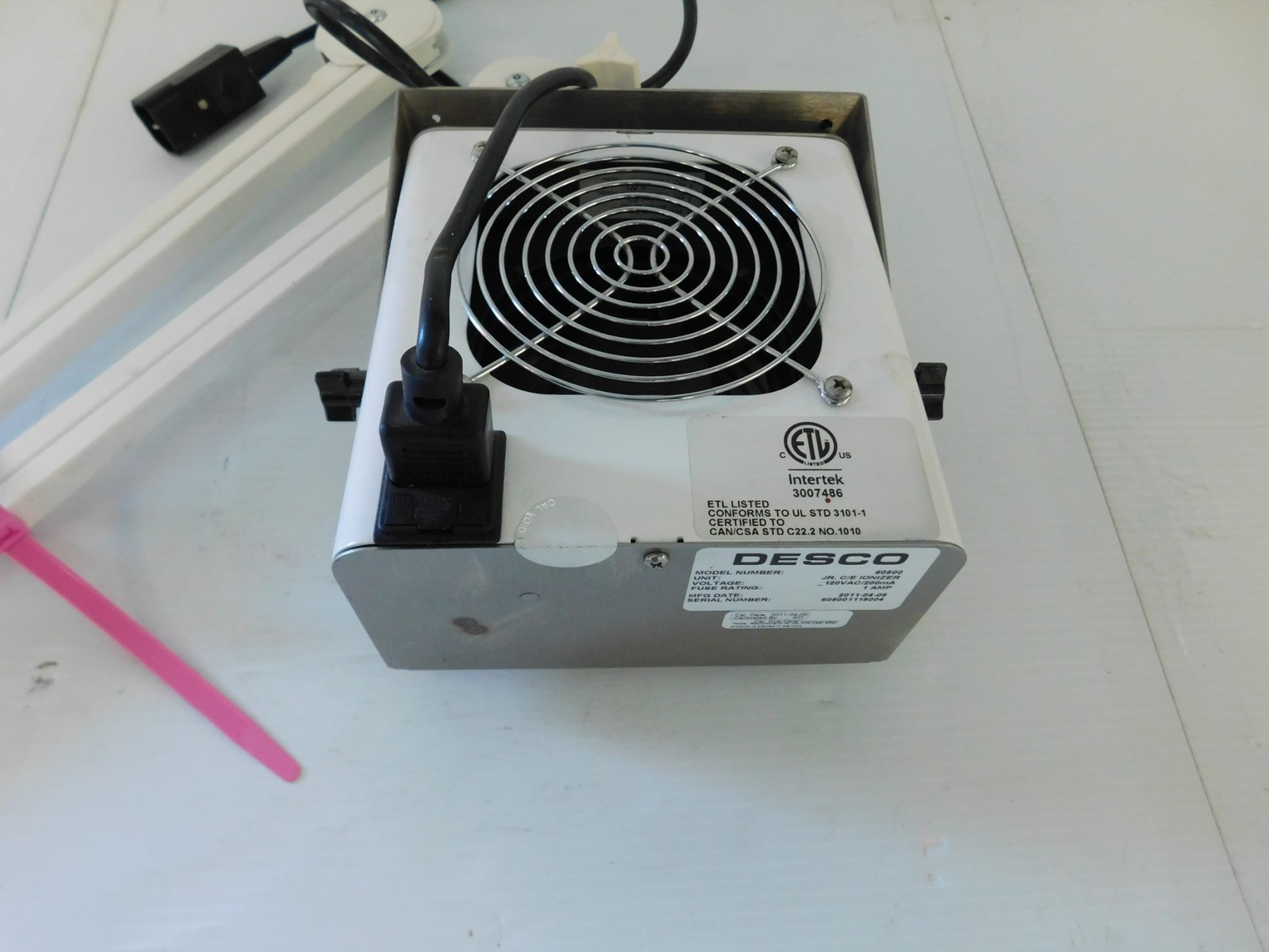 Desco 60500 ChargeBuster High Output Ionizer w/ EXTENSION ARM (QXG84)