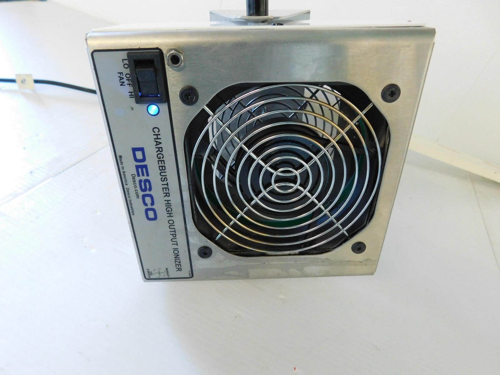 Desco 60500 ChargeBuster High Output Ionizer w/ EXTENSION ARM (QXG82)