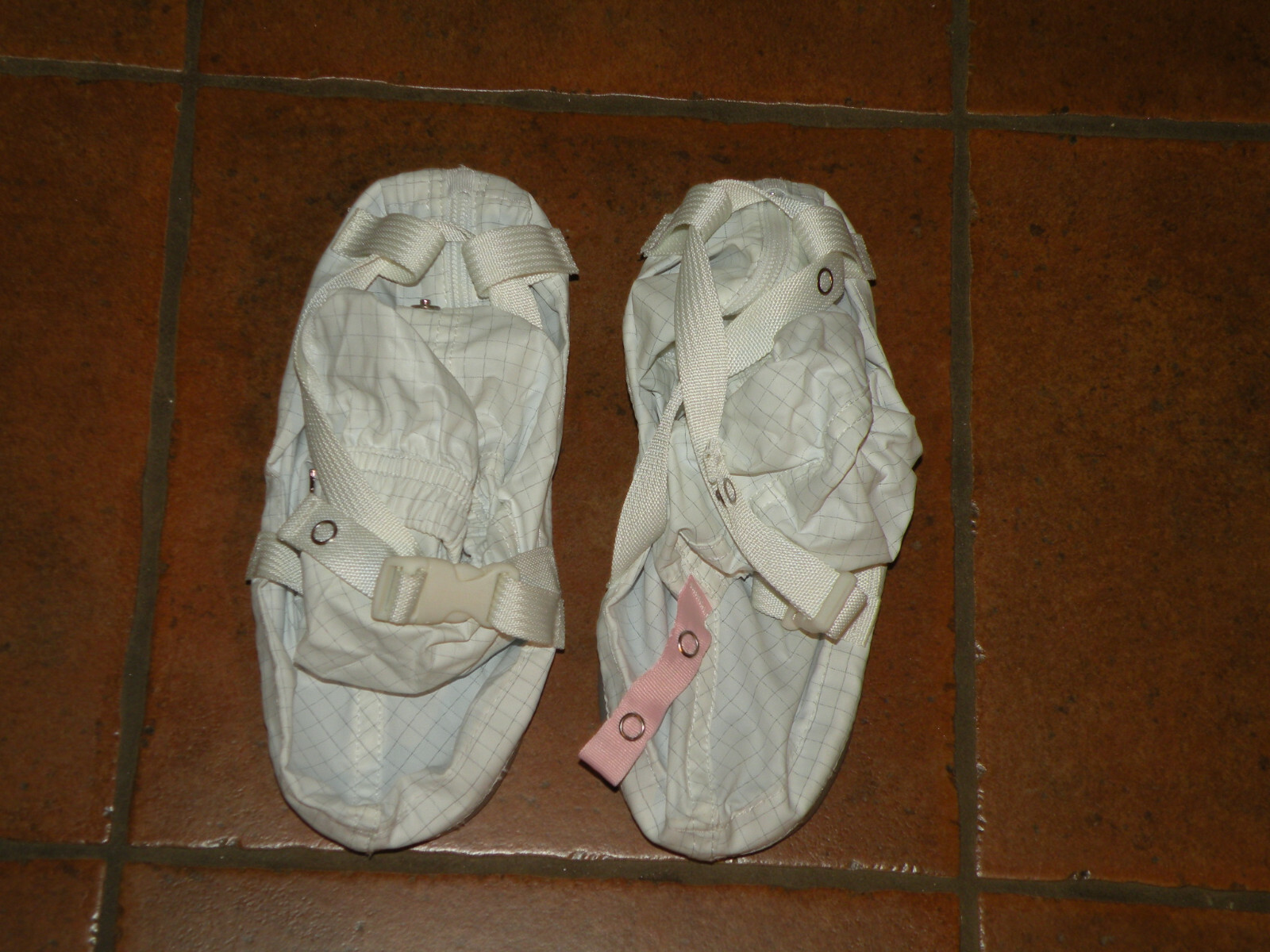 (1) HI-Tec Garments Cleanroom Washable / Reusable Shoe / Boot Covers XSmall