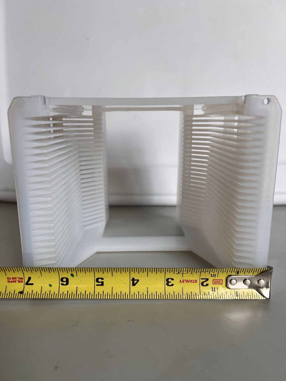 150mm PFA low-profile wafer carrier for processing Manufactured by Fluoroware,