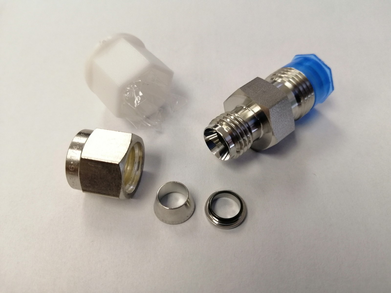 TKF Tube Connector, 1/4″ Tube X 1/4″ VCR (Similar SS-4-VCR-6-400) LOT of 5