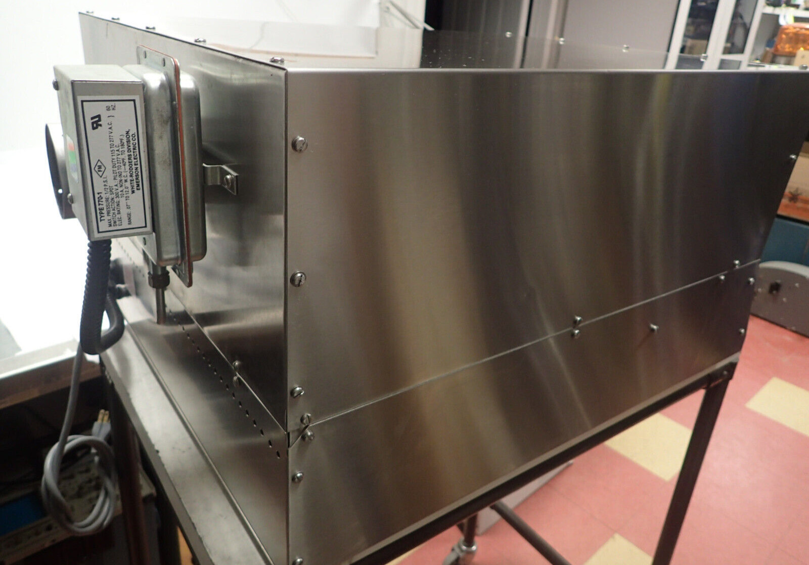 UVOCS T16X16/OES ULTRAVIOLET OZONE CLEANING SYSTEM 110V 60Hz REFURBISHED
