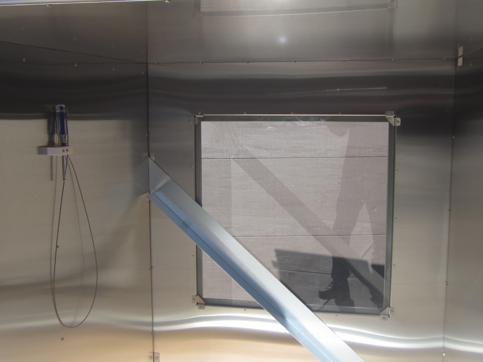 CLEAN AIR PRODUCTS CAP 18 FLOOR MOUNTED PASS THRU STAINLESS STEEL 42 X 60 X 54D