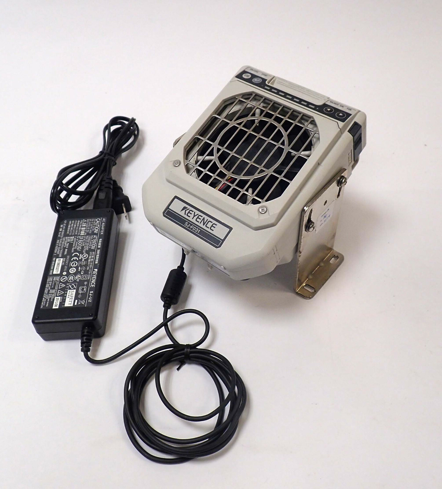 KEYENCE SJ-F031 HIGH-SPEED / LONG DISTANCE STATIC ELIMINATOR BLOWER 24VDC TESTED