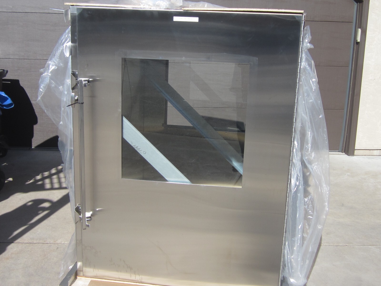 CLEAN AIR PRODUCTS CAP 18 FLOOR MOUNTED PASS THRU STAINLESS STEEL 42 X 60 X 54D