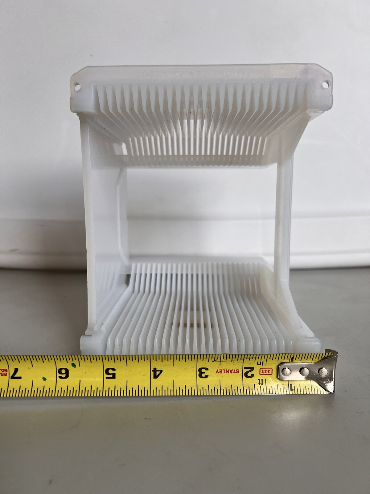 150mm PFA low-profile wafer carrier for processing Manufactured by Fluoroware,