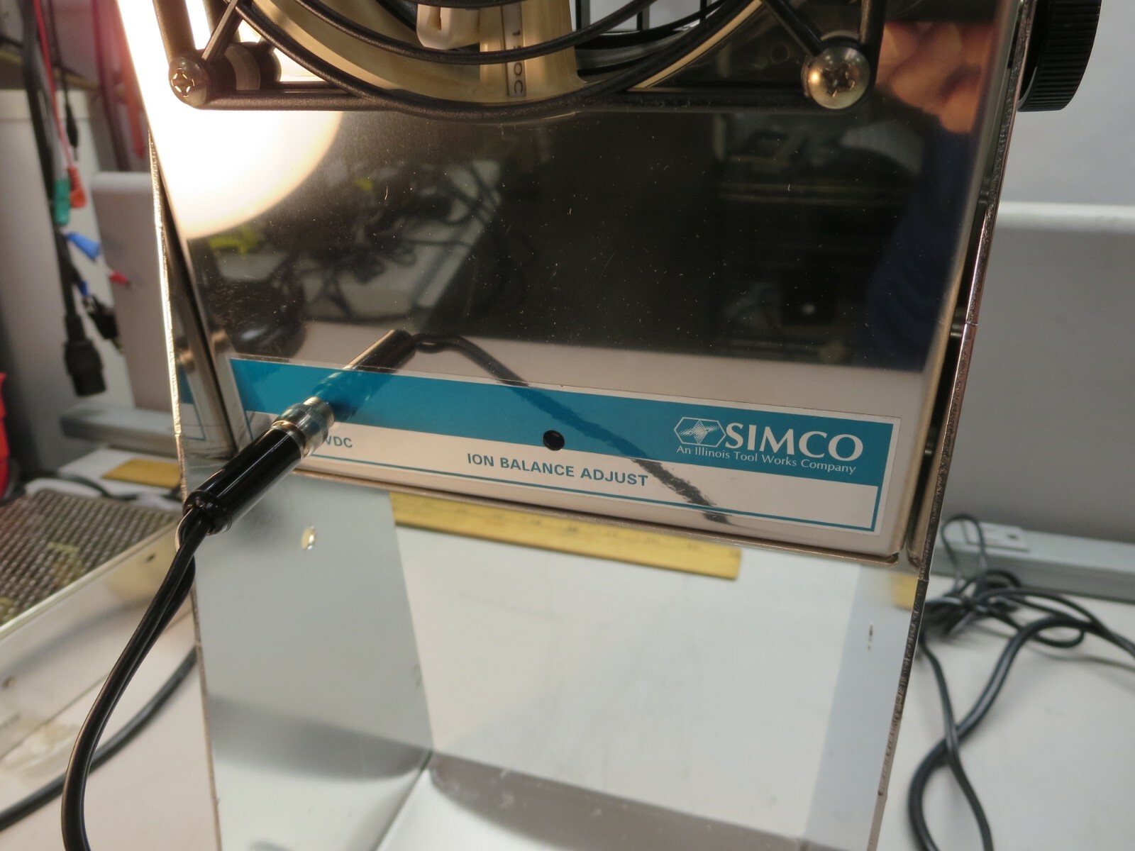 Simco, DDI, Ionizing Air Blower, 24 VDC, With Simco Centurion DDI Power Supply
