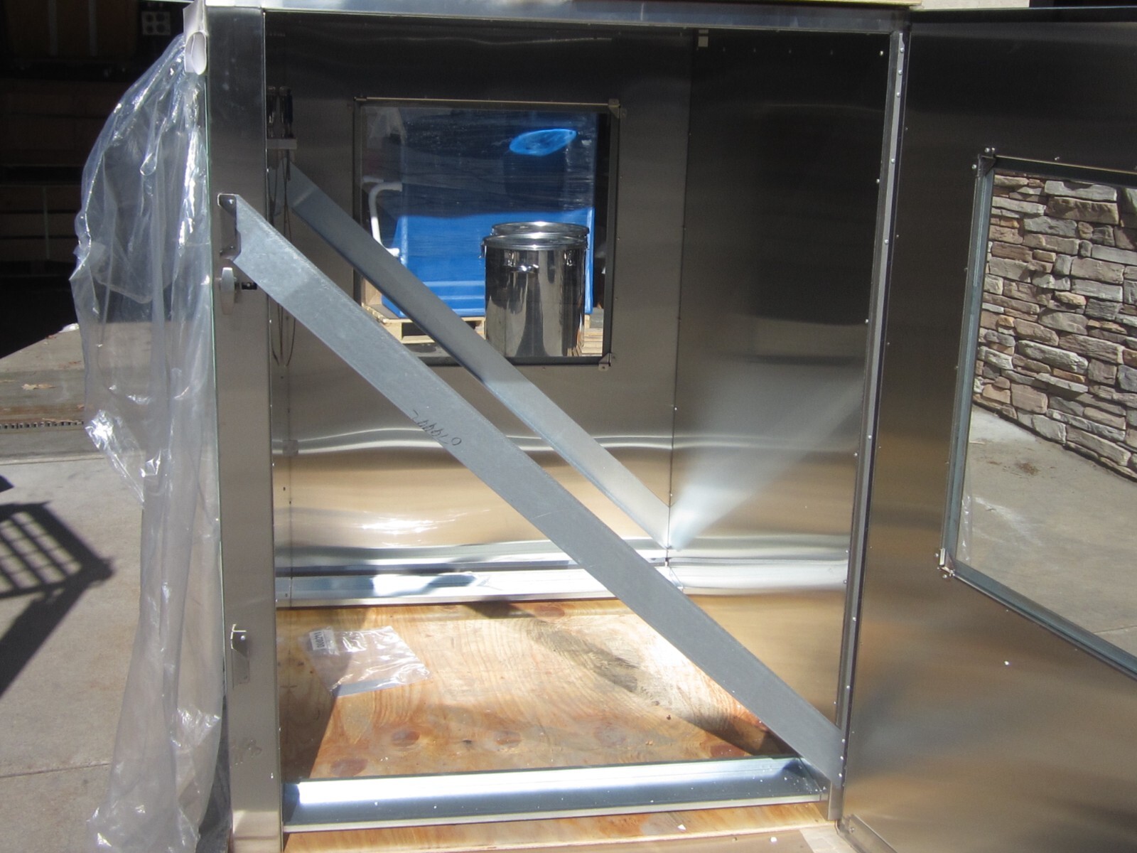 CLEAN AIR PRODUCTS CAP 18 FLOOR MOUNTED PASS THRU STAINLESS STEEL 42 X 60 X 54D