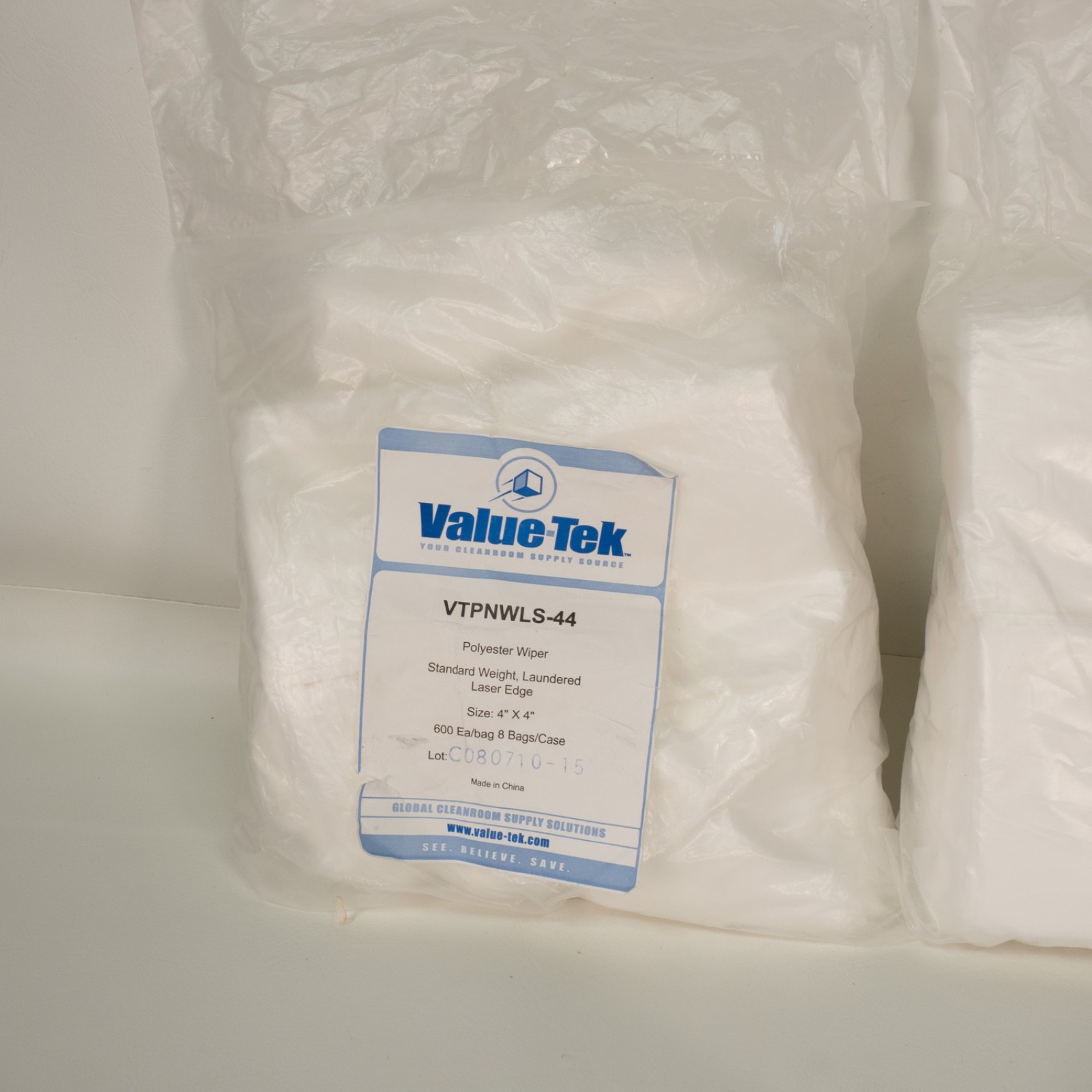 Value Tek Cleanroom Polyester Laboratory Wipers / 1800 CT – 4×4 & 100CT 9×9