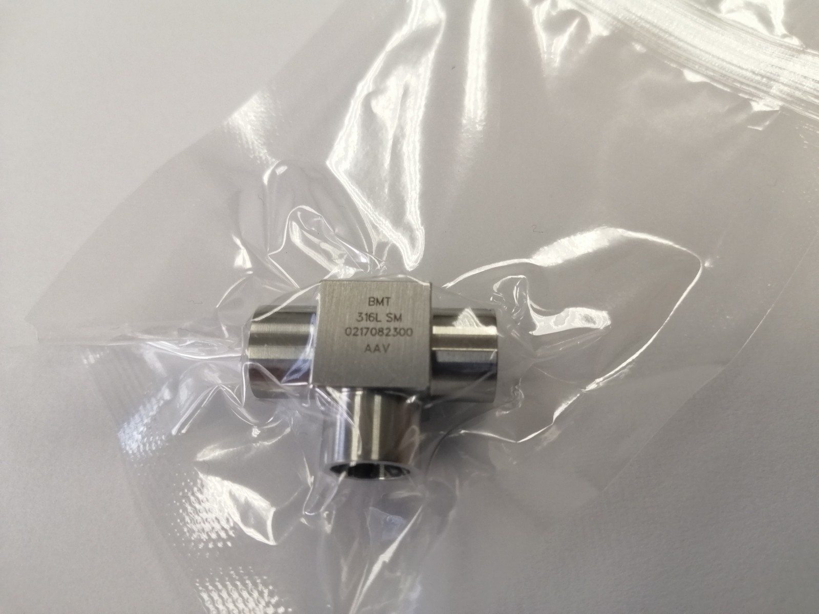 Superlok 3/8″ MicroFIT Weld UNION TEE (similar to Swagelok 6LV-6MW-3) LOT of 5