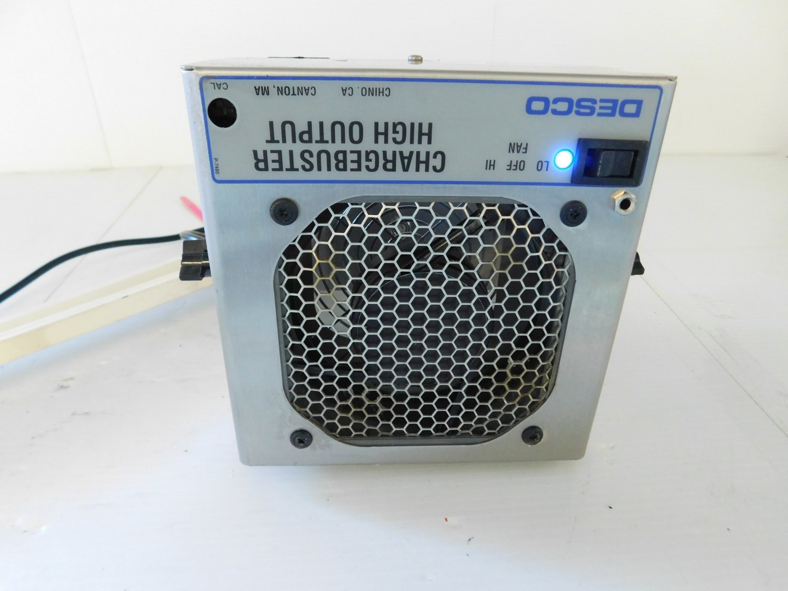 Desco 60500 ChargeBuster High Output Ionizer w/ EXTENSION ARM (QXG83)