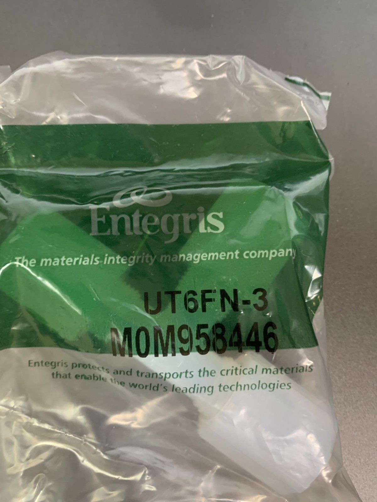 Entegris 3/8″ PFA TEE, MxMxM, PN: UT6FN-3