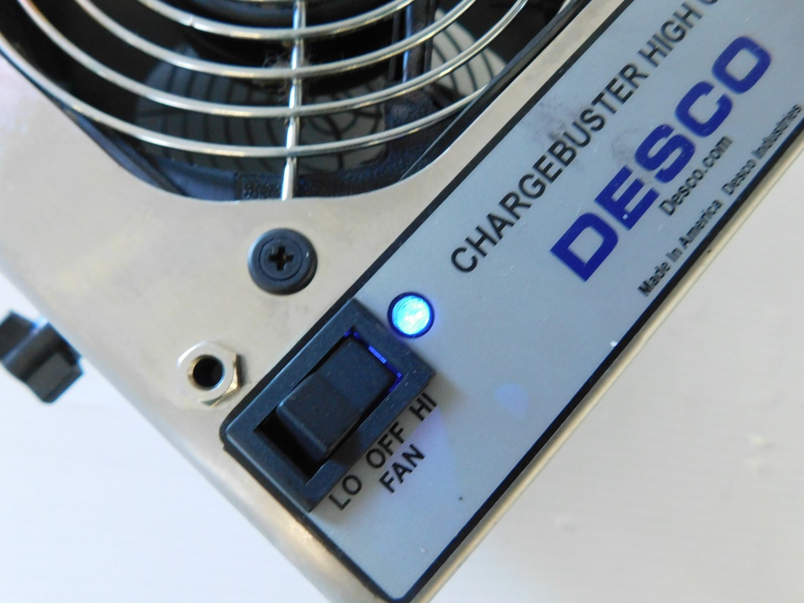 Desco 60500 ChargeBuster High Output Ionizer w/ EXTENSION ARM (QXG84)
