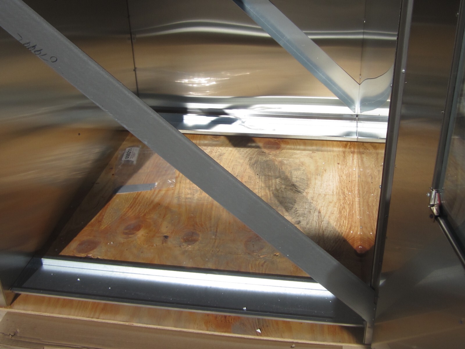 CLEAN AIR PRODUCTS CAP 18 FLOOR MOUNTED PASS THRU STAINLESS STEEL 42 X 60 X 54D