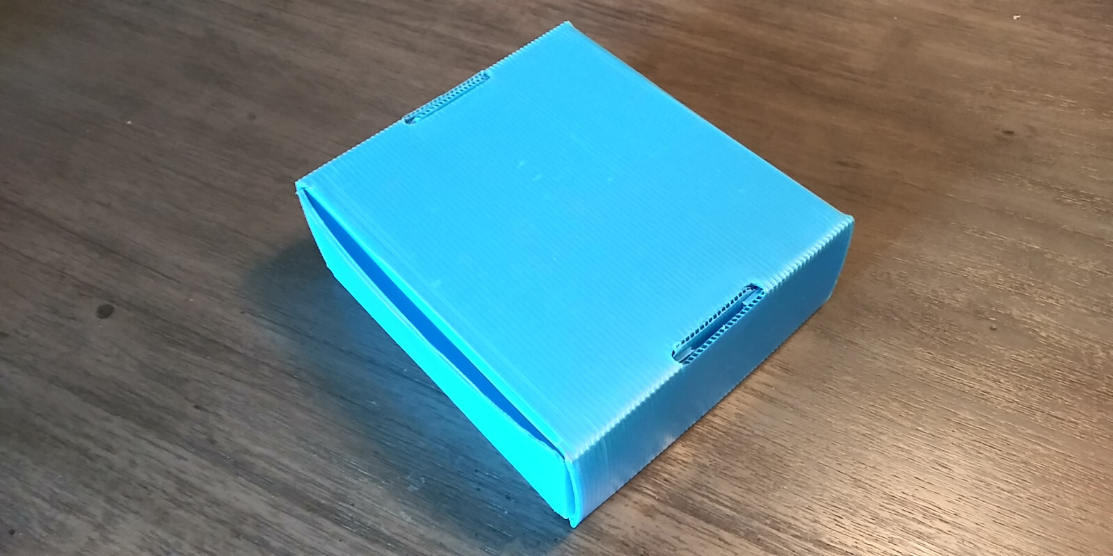 Corrugated Plastic Cleanroom Box – Blue – 9″ x 8″ x 3″ – 6oz – Used